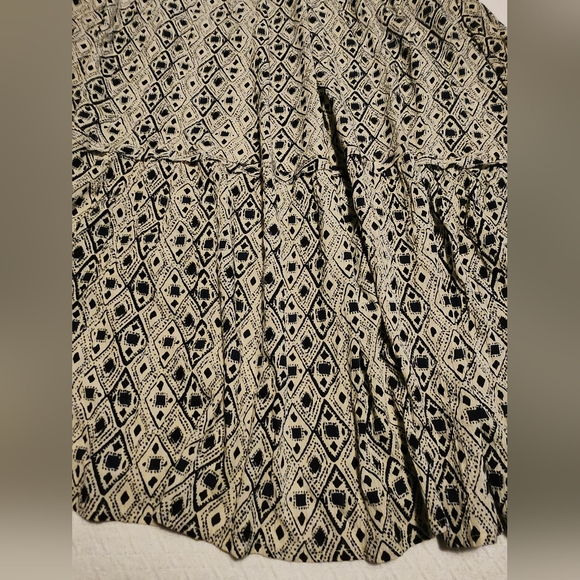 DEVOTED Patterned Midi Tiered Dress with Short Ruffled Sleeves. Size Large. - Picture 13 of 15